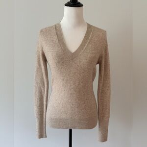 Universal Standard Tan V-Neck Sweater Soft Knit 100% Cashmere size XS